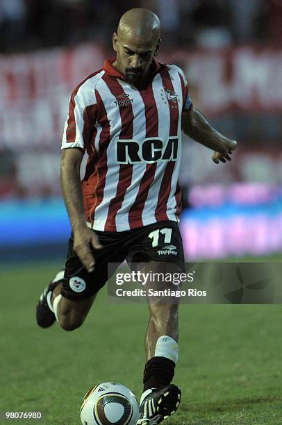 Juan Veron of Estudiantes in action during a match against Godoy Cruz as part of the Torneo Clausura 2010 on March 26, 2010 in Buenos Aires,...