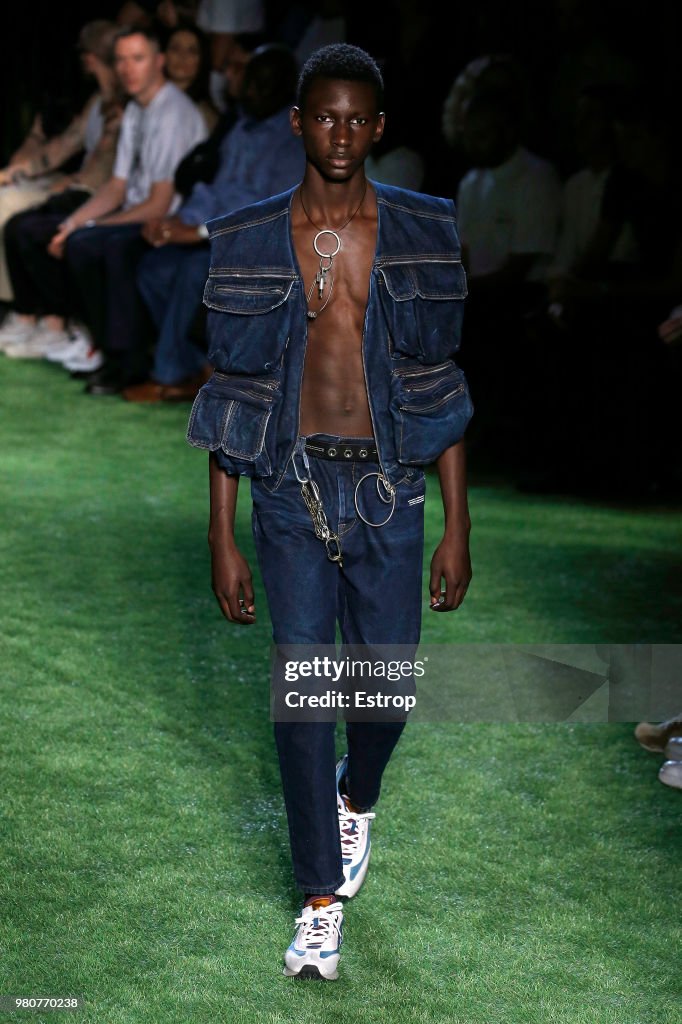 Off-White : Runway - Paris Fashion Week - Menswear Spring/Summer 2019