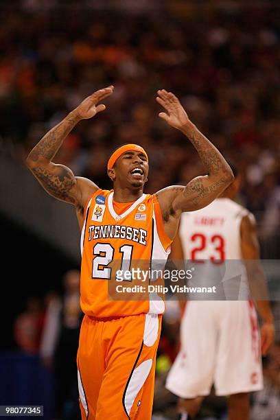 Melvin Goins of the Tennessee Volunteers fires up the crowd against the Ohio State Buckeyes during the midwest regional semifinal of the 2010 NCAA...