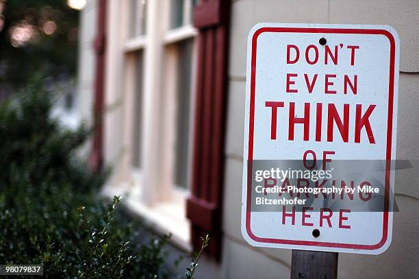 breaking the law, breaking the law - parkverbot stock-fotos und bilder