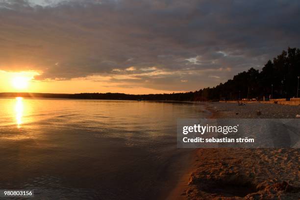 varamon beach - ström fotografías e imágenes de stock