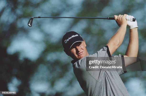 Ernie Els of South Africa follows his shot during the 101st U.S. Open golf tournament on 15 June 2001 at the Southern Hills Country Club in Tulsa,...