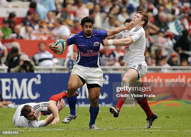 Alafoti Fa'osiliva of Samoa moves the ball up against Russia on day two of the IRB Hong Kong Sevens on March 27, 2010 in Hong Kong.