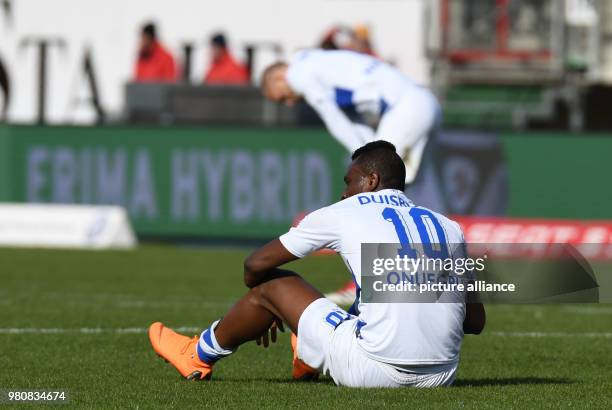 March 2018, Germany, Braunschweig: Football 2nd Bundesliga, Eintracht Braunschweig vs MSV Duisburg at the Eintracht Stadion. Duisburg's Kingsley...