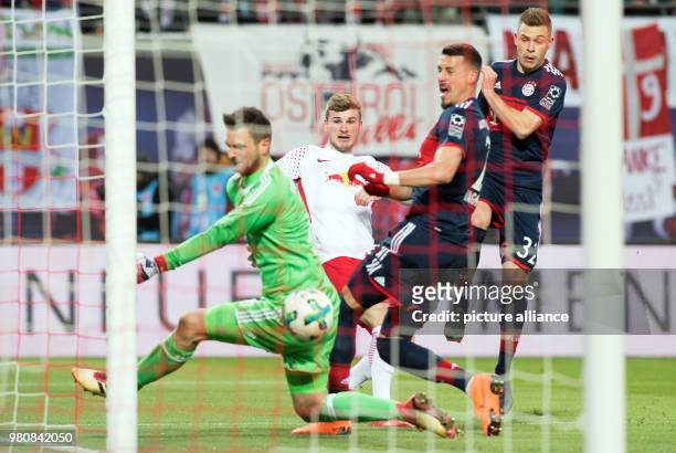 March 2018, Germany, Leipzig: Soccer, Bundesliga, 1. RB Leipzig vs Bayern Munich at the Red Bull Arena. Leipzig's Timo Werner attempting to overcome...