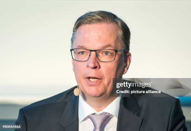 March 2018, Germany, Hamburg: Johannes Bussmann, CEO of Lufthansa Technik, speaks at the annual press conference of his company to assess the...