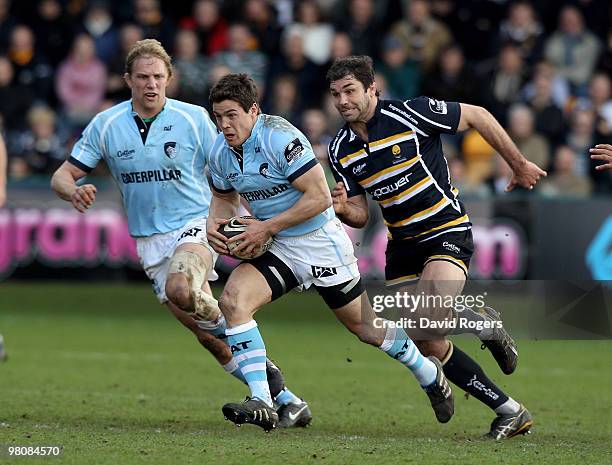 Anthony Allen of Leicester races away with the ball during the Guinness Premiership match between Worcester Warriors and Leicester Tigers at Sixways...