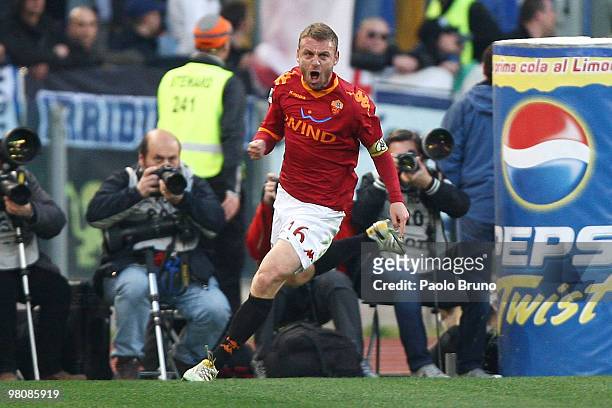 Daniele De Rossi of AS Roma celebrates after scoring the opening goal during the Serie A match between AS Roma and FC Internazionale Milano at Stadio...