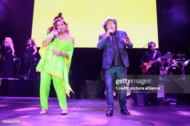 March 2018, Germany, Hamburg: Italian duo Al Bano and Romina Power perform the first concert of their farewell tour at the Sporthalle venue. Photo:...