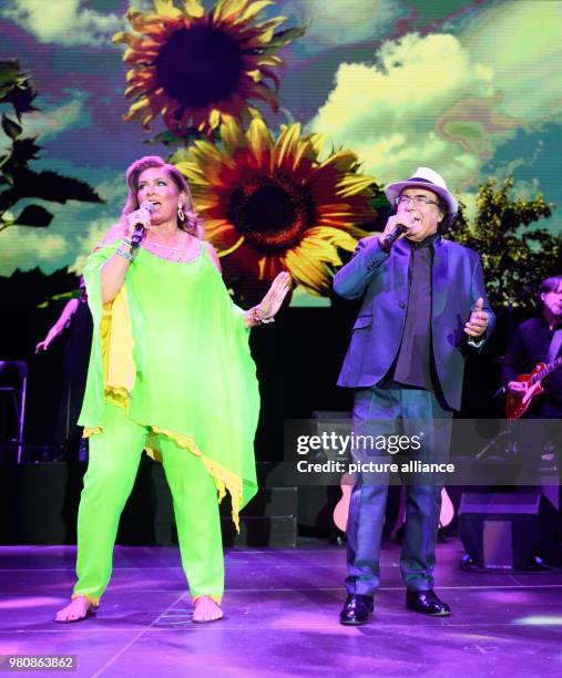 March 2018, Germany, Hamburg: Italian duo Al Bano and Romina Power perform the first concert of their farewell tour at the Sporthalle venue. Photo:...