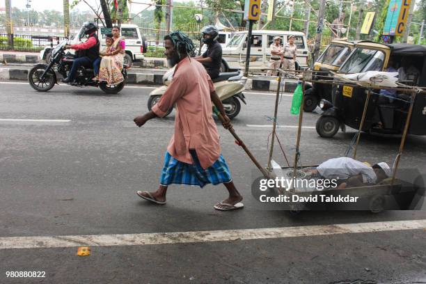 indian man pulling his handicapped son - david talukdar fotografías e imágenes de stock