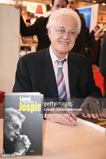 Lionel Jospin signs copies of his book ''Lionel raconte Jospin'' at the 30th salon du livre at Porte de Versailles on March 27, 2010 in Paris, France.