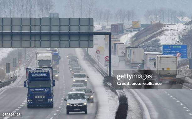 March 2018, Germany, Oberkraemer: hevay traffic rolls over the 10 motorway at the connection point Oberkraemer. The A10 is being expanded into...