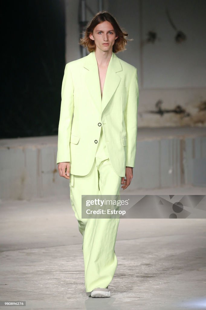 Acne Studio : Runway - Paris Fashion Week - Menswear Spring/Summer 2019