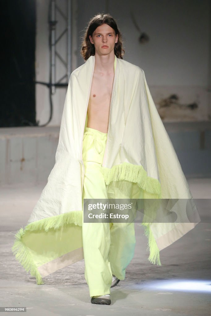 Acne Studio : Runway - Paris Fashion Week - Menswear Spring/Summer 2019