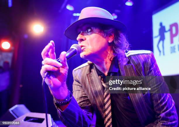 March 2018, Germany, Hamburg: Udo Lindenberg singing onstange during the opening of "Panic City - The Udo-Lindenberg-Experience". The musician...