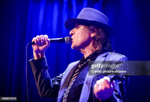 March 2018, Germany, Hamburg: Udo Lindenberg singing onstange during the opening of "Panic City - The Udo-Lindenberg-Experience". The musician...