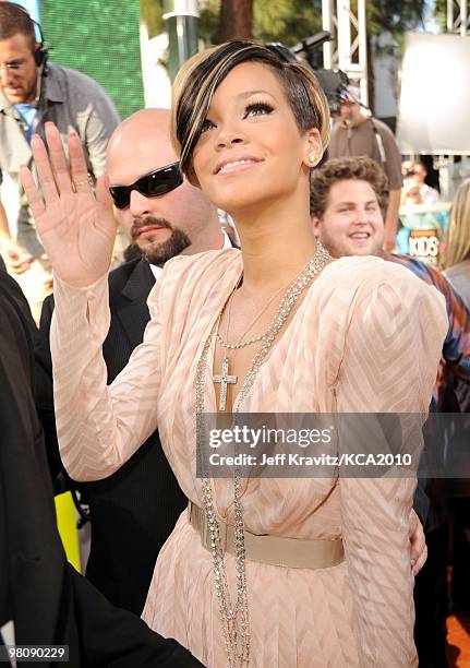 Singer Rihanna arrives at Nickelodeon's 23rd Annual Kids' Choice Awards held at UCLA's Pauley Pavilion on March 27, 2010 in Los Angeles, California.