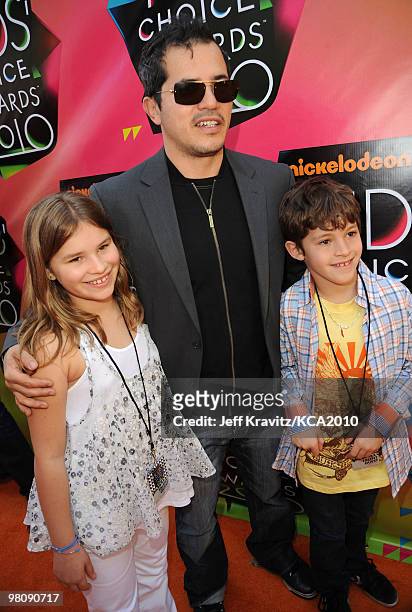 Actor John Leguizamo, center, Allegra Leguizamo and Lucas Leguizamo arrive at Nickelodeon's 23rd Annual Kids' Choice Awards held at UCLA's Pauley...
