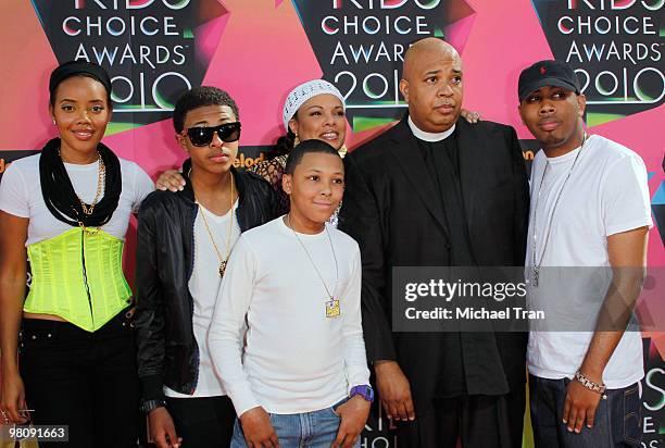 Rev Run and family arrive at Nickelodeon's 23rd Annual Kids' Choice Awards at Pauley Pavilion on March 27, 2010 in Los Angeles, California.