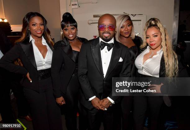 Jermaine Dupri poses with Kandi Burruss, Tamika Scott, LaTocha Scott, and Tameka Cottle of Xscape backstage at the 31st Annual ASCAP Rhythm & Soul...