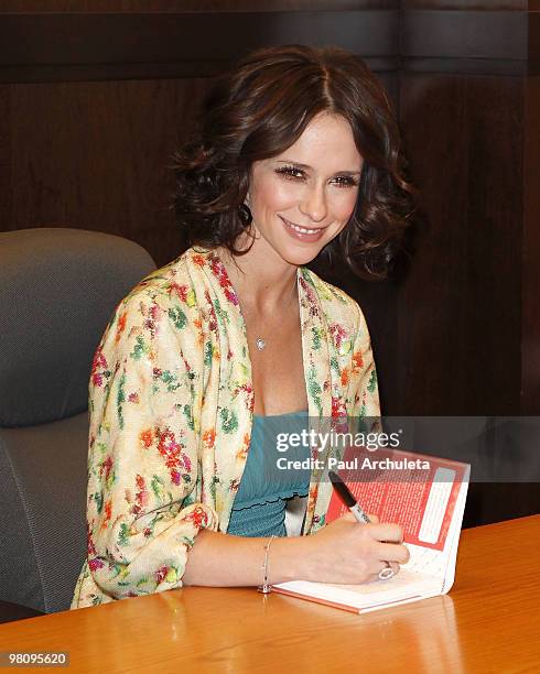 Jennifer Love Hewitt signs copies of "The Day I Shot Cupid" at Barnes & Noble bookstore at The Grove on March 27, 2010 in Los Angeles, California.