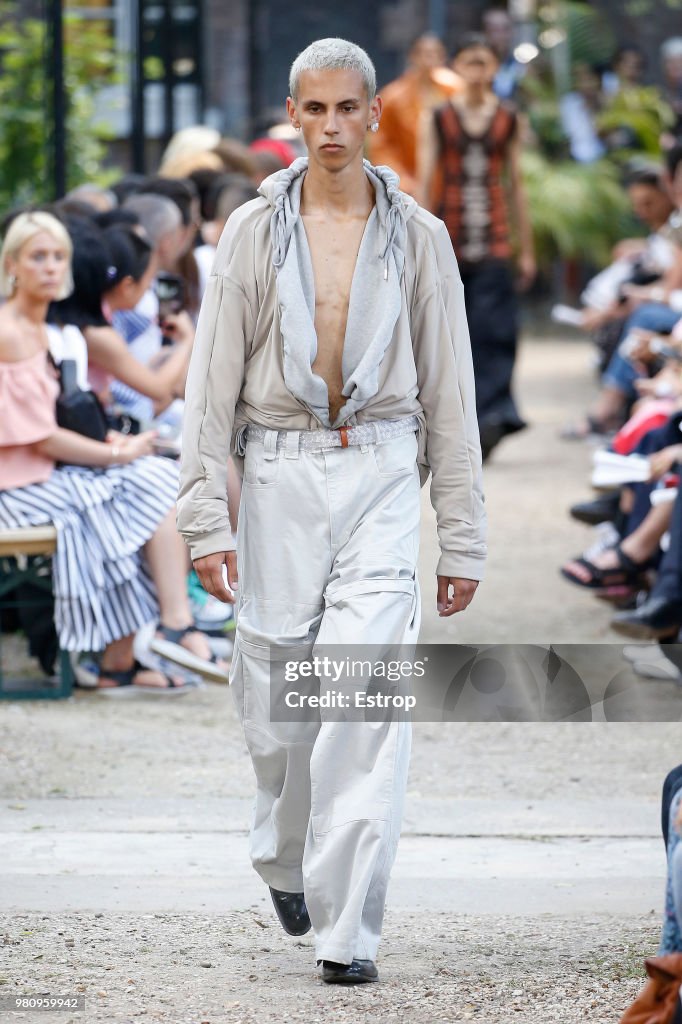 Y/Project : Runway - Paris Fashion Week - Menswear Spring/Summer 2019