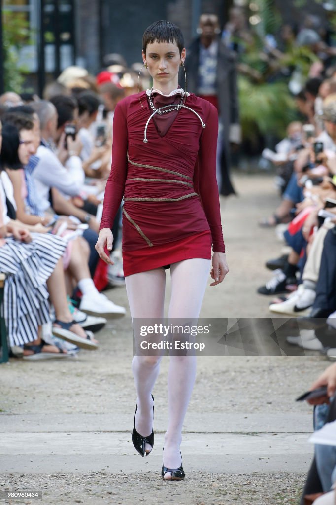 Y/Project : Runway - Paris Fashion Week - Menswear Spring/Summer 2019