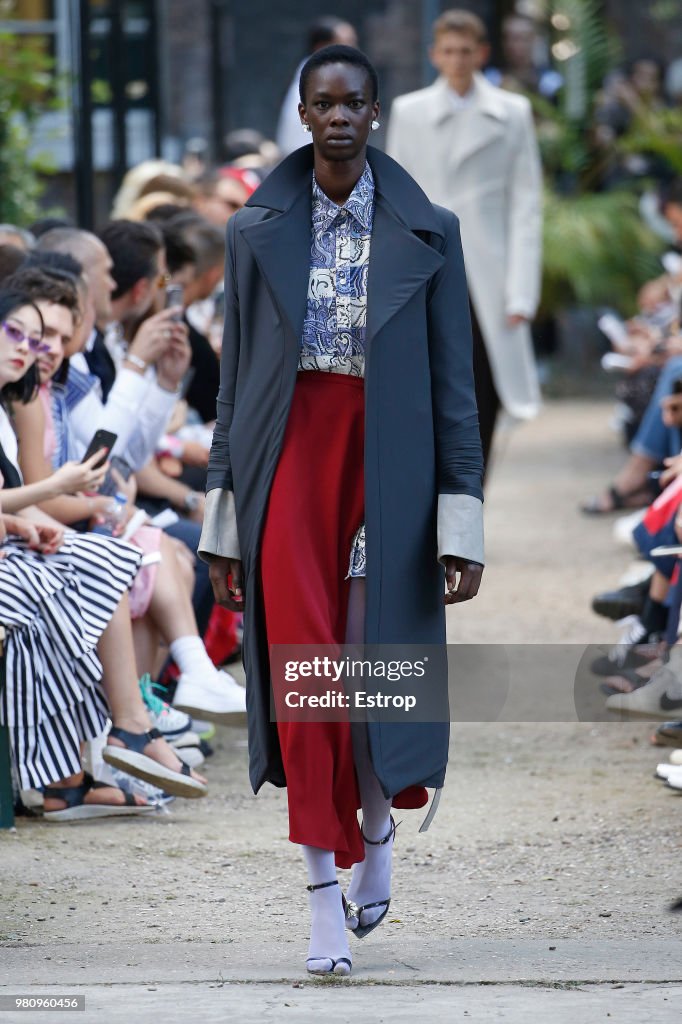Y/Project : Runway - Paris Fashion Week - Menswear Spring/Summer 2019
