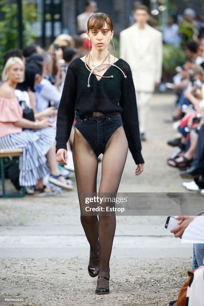 Y/Project : Runway - Paris Fashion Week - Menswear Spring/Summer 2019