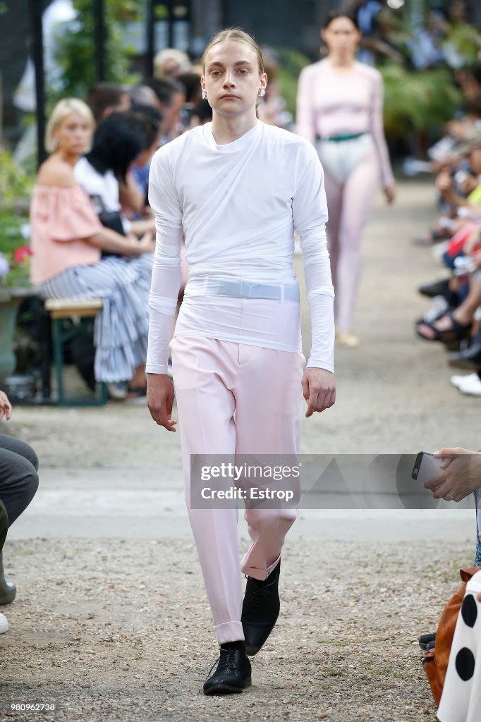 Y/Project : Runway - Paris Fashion Week - Menswear Spring/Summer 2019