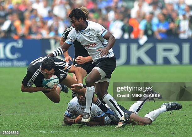 Jiuta Lutumailagi of Fiji challenges Zar Lawrence of New Zealand during the semi-finals at the Hong Kong Sevens rugby tournament in Hong Kong on...