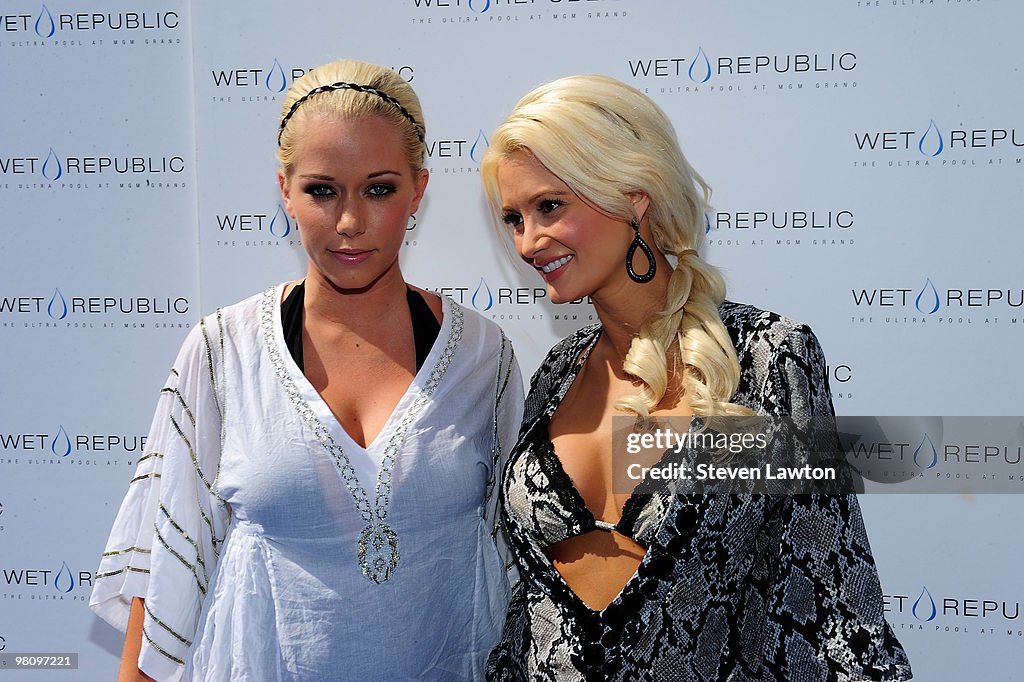 Kendra and Hank Baskett Host Pool Party At Wet Republic