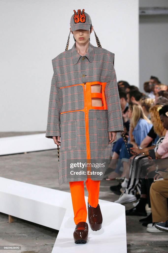 Walter Van Beirendonck : Runway - Paris Fashion Week - Menswear Spring/Summer 2019