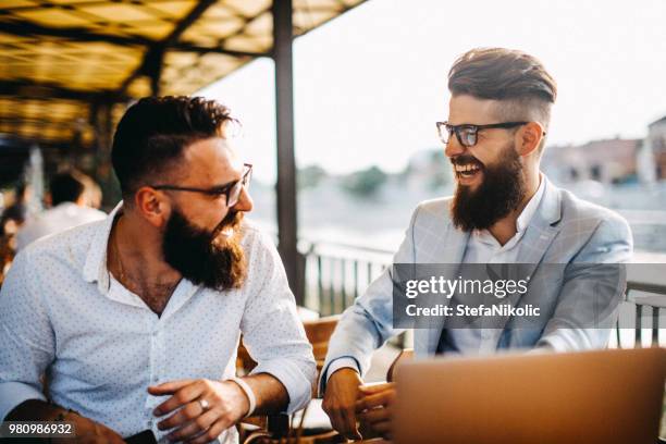 sus momentos después del trabajo - beard fotografías e imágenes de stock