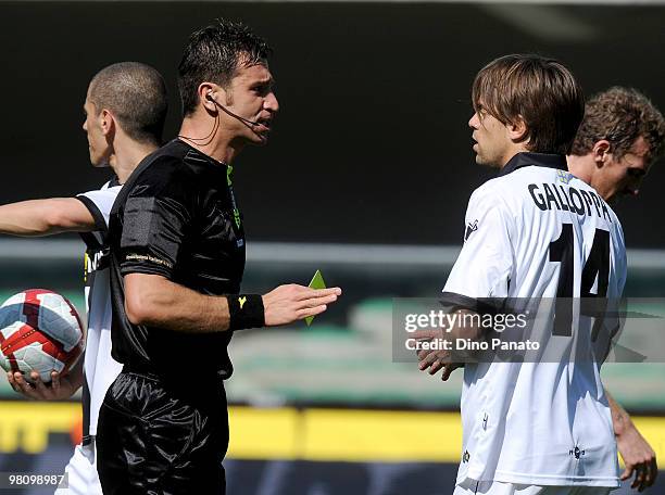 Referee Daniele Doveri shows a yellow card to Daniele Galloppa to Parma during the Serie A match between AC Chievo Verona and Parma FC at Stadio...