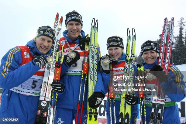 The silver medallists Carl Johan Bergman, Bjoern Ferry, Helena Jonsson and Anna Carin Olofsson-Zidek of Sweden show their medal after the relay mixed...