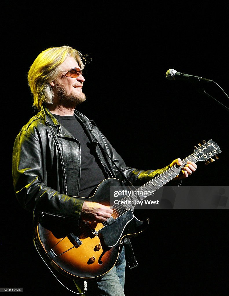 Hall & Oates In Concert