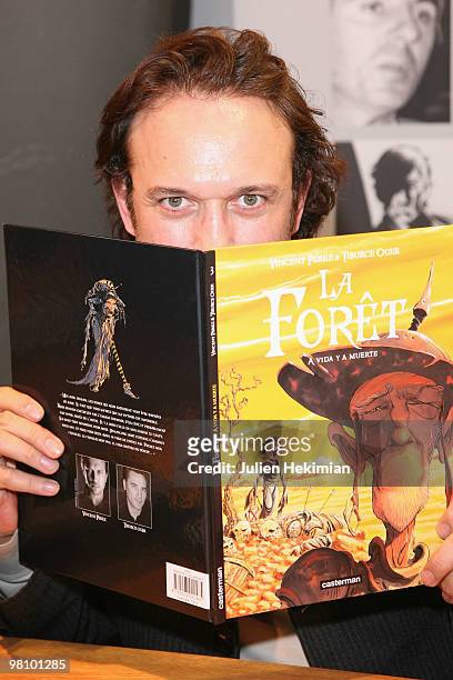 Vincent Perrez signs copies of his book 'La foret' at the 30th salon du livre at Porte de Versailles on March 28, 2010 in Paris, France.