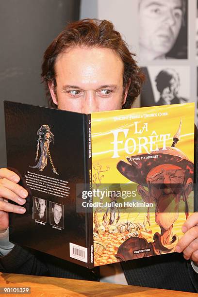 Vincent Perrez signs copies of his book 'La foret' at the 30th salon du livre at Porte de Versailles on March 28, 2010 in Paris, France.