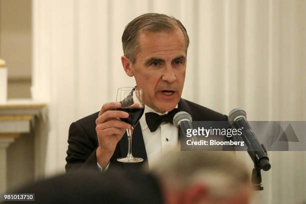 Mark Carney, governor of the Bank of England , makes a toast at the annual Mansion House dinner in London, U.K., on Thursday, June 21, 2018....