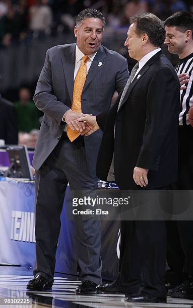 Head coach Bruce Pearl of the Tennessee Volunteers and Tom Izzo of the Michigan State Spartans shake hands before the game during the midwest...