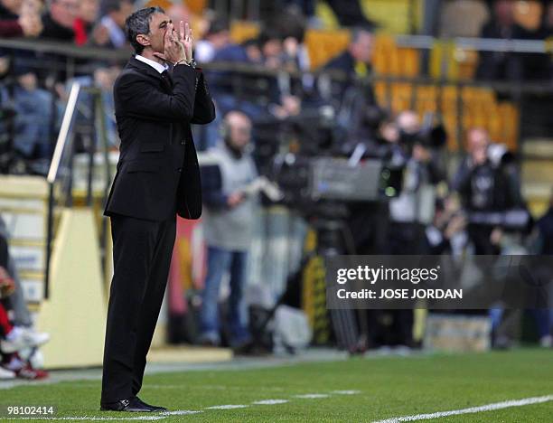 Sevilla's new coach Antonio Alvarez Giraldez reacts during their Spanish league football match against Villarreal on March 28, 2010 at Madrigal...