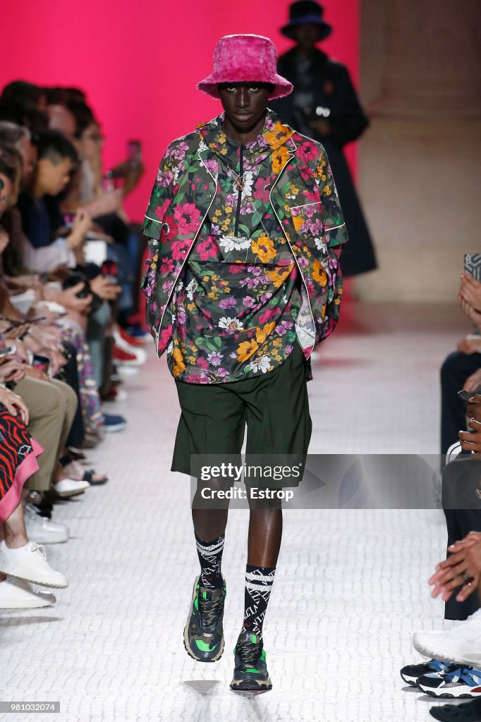 Valentino : Runway - Paris Fashion Week - Menswear Spring/Summer 2019