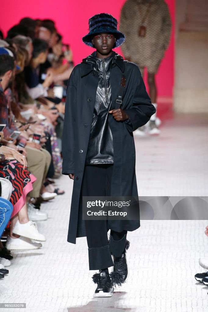 Valentino : Runway - Paris Fashion Week - Menswear Spring/Summer 2019