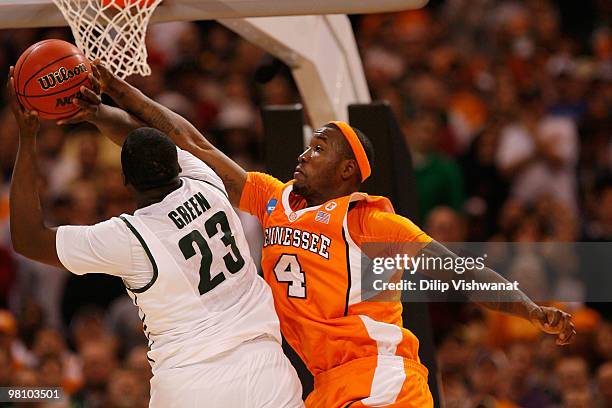 Wayne Chism of the Tennessee Volunteers defends against Cameron Tatum of the Michigan State Spartans during the midwest regional final of the 2010...