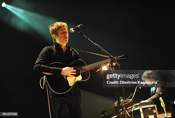 Spoon Singer 860 Spoon In Concert Stock Photos, High-Res Pictures, and Images ...