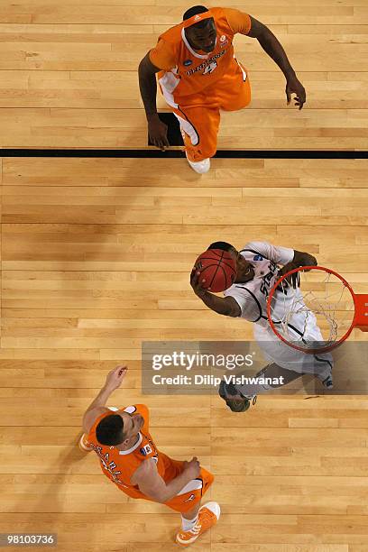 Durrell Summers of the Michigan State Spartans drives to the basket against Wayne Chism and Steven Pearl both of the Tennessee Volunteers during the...