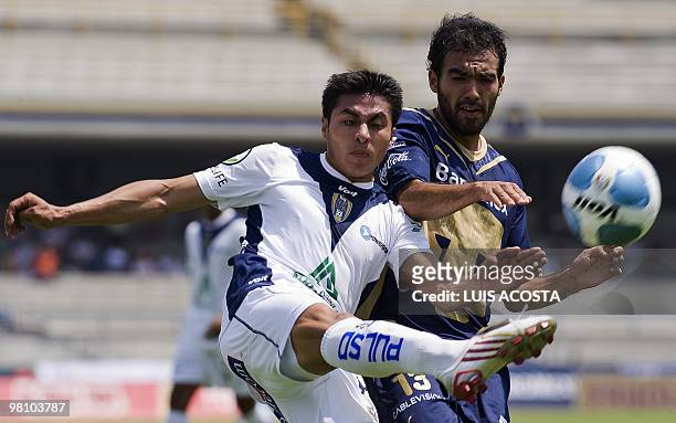 Pumas' Heu Chiapas vies for the ball San Luis' Noe Maya during their Mexican Bicentenary tournament football match in Mexico City, on March 28, 2010....