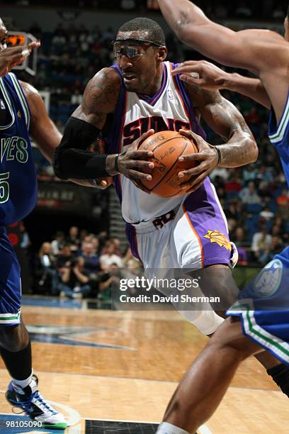 Amar'e Stoudemire of the Phoenix Suns breaks through the defense of Al Jefferson and Ryan Gomes of the Minnesota Timberwolves during the game on...